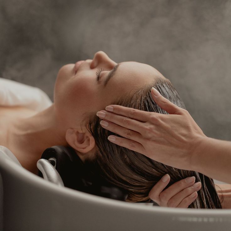 Anatomie du cuir chevelu 101 : Que se passe-t-il vraiment sous vos cheveux ?